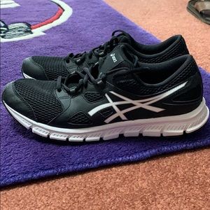 NWOT ASICS Men’s Sneakers Size 10